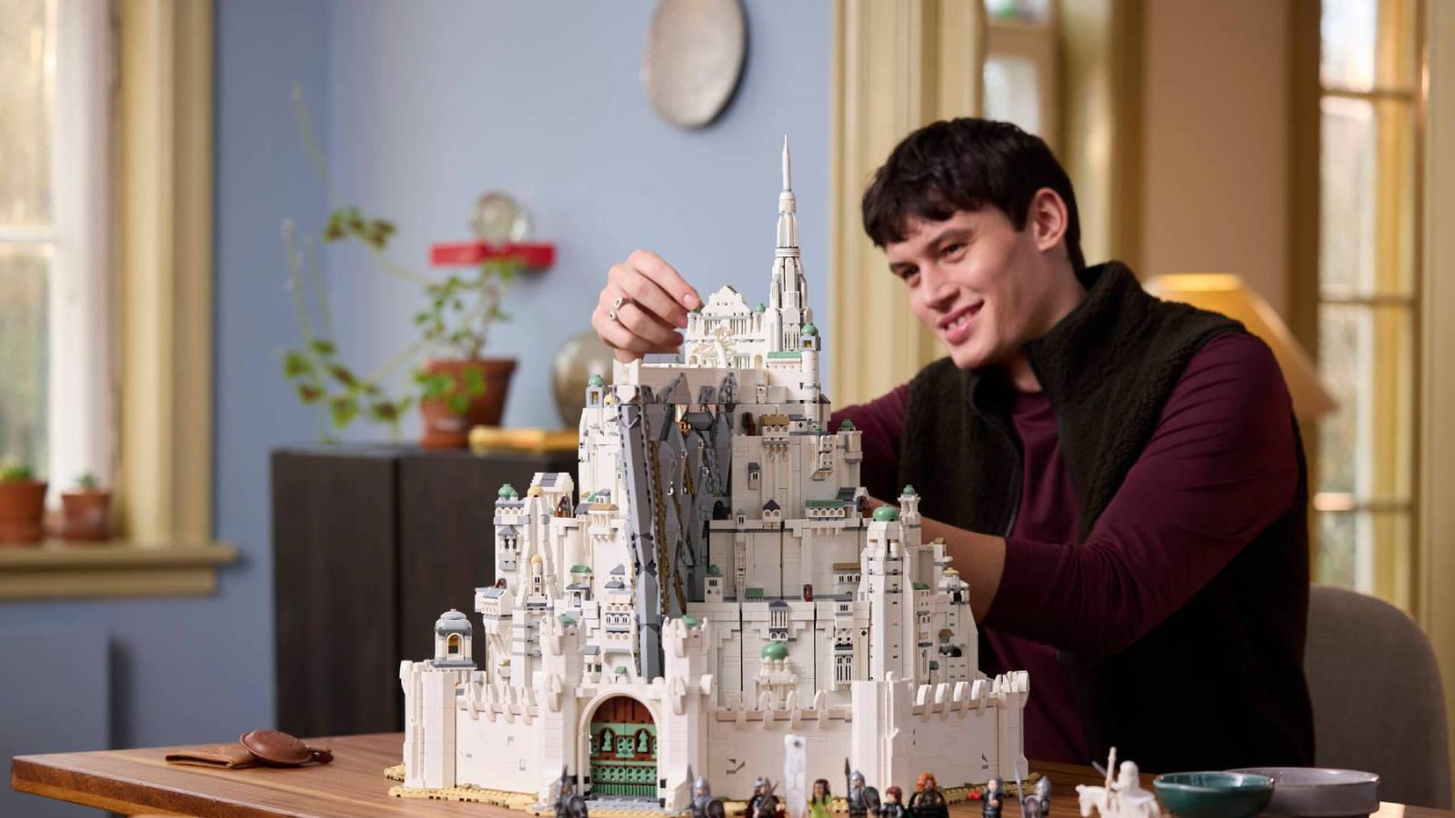 LEGO выпустила масштабный набор «Минас Тирит» по вселенной «Властелина колец» LEGO выпустила масштабный набор «Минас Тирит» по вселенной «Властелина колец»