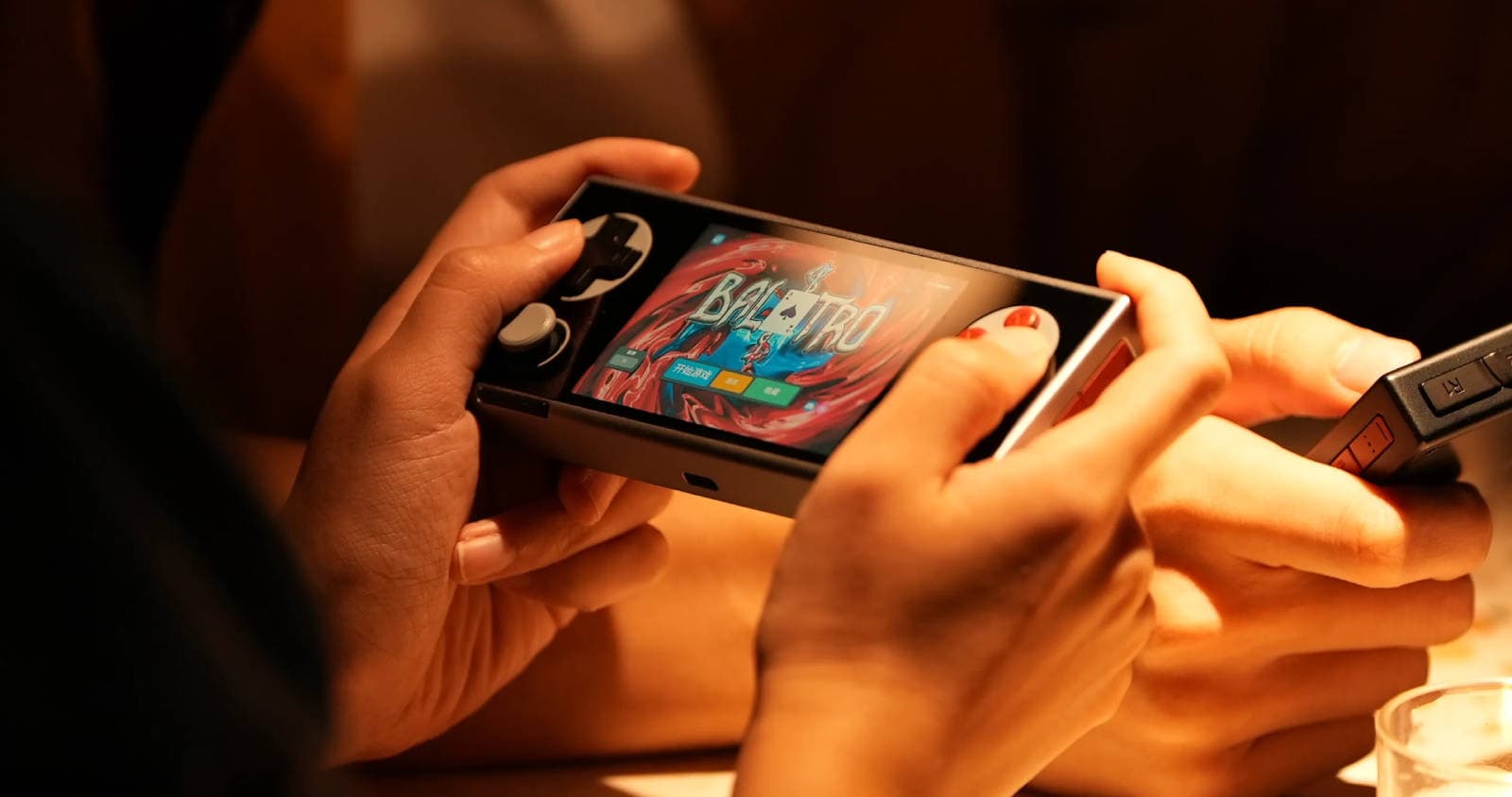 Ayaneo представила тизер ретро-консоли Pocket Micro 2 Ayaneo представила тизер ретро-консоли Pocket Micro 2