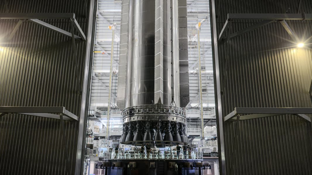 SpaceX выкатила новое поколение Starship и Super Heavy для предстартовых тестов и показала зрелищные фото SpaceX выкатила новое поколение Starship и Super Heavy для предстартовых тестов и показала зрелищные фото