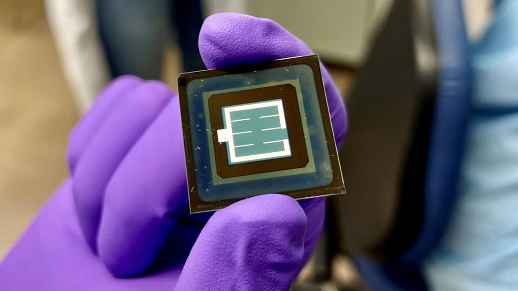 Физики ускорили производство перовскитно-кремниевых солнечных панелей до 10 минут Физики ускорили производство перовскитно-кремниевых солнечных панелей до 10 минут
