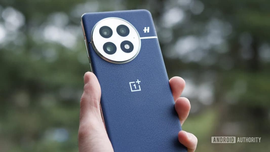 OnePlus возобновила выпуск OxygenOS 16: критическая ошибка с перезагрузками устранена OnePlus возобновила выпуск OxygenOS 16: критическая ошибка с перезагрузками устранена