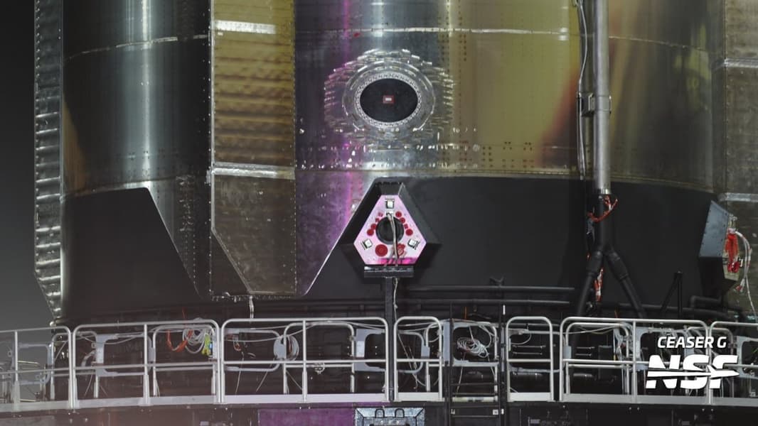 До запуска нового Starship считанные дни: финальный ускоритель Super Heavy Booster 19 уже на стартовой площадке
