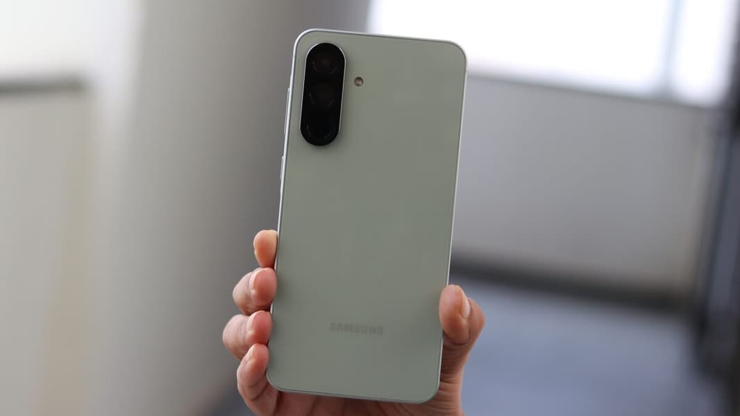 Samsung обновила линейку смартфонов: Galaxy A73, A56, A26 и A24 получили свежий апдейт Samsung обновила линейку смартфонов: Galaxy A73, A56, A26 и A24 получили свежий апдейт