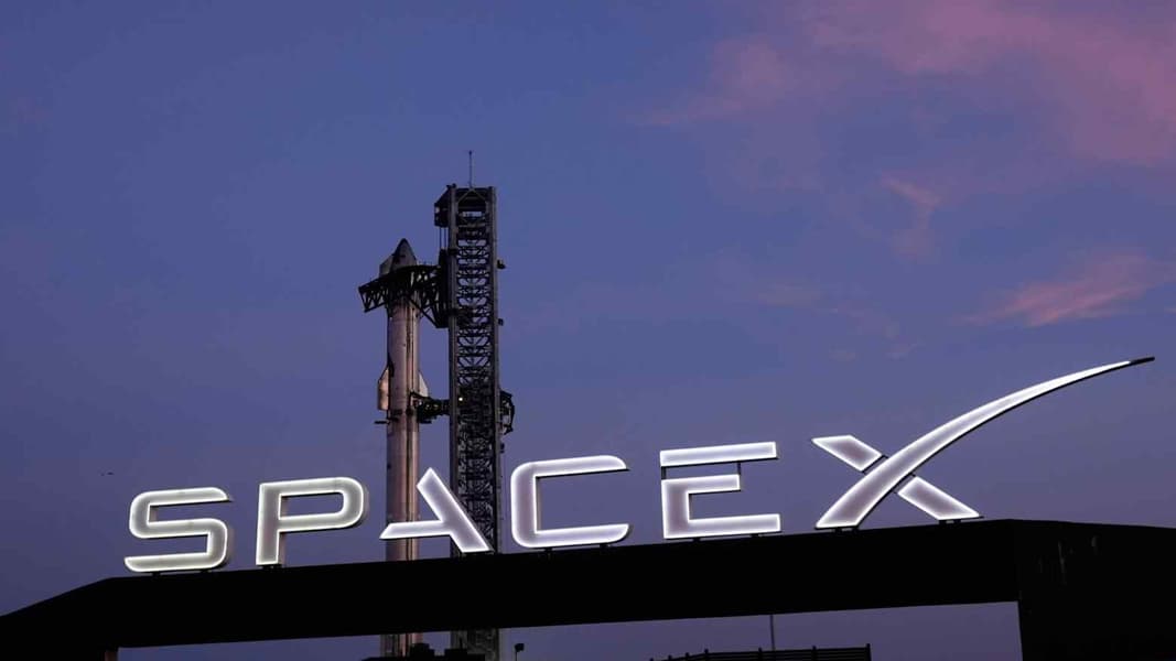 Акции SpaceX опустились ниже цены размещения после включения в Nasdaq-100 Акции SpaceX опустились ниже цены размещения после включения в Nasdaq-100