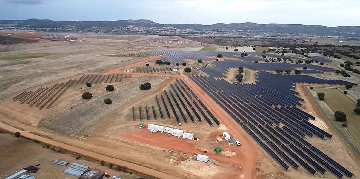 Tesla выкупит всю мощность еще одной солнечной электростанции для питания заводов и ИИ-центров Tesla выкупит всю мощность еще одной солнечной электростанции для питания заводов и ИИ-центров