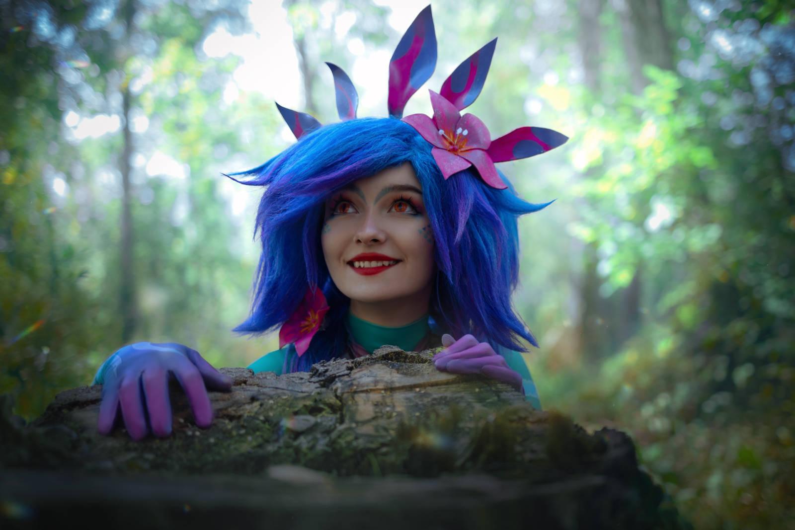 Curious Chameleon: Cosplayer Brings Neeko from League of Legends to Life Curious Chameleon: Cosplayer Brings Neeko from League of Legends to Life