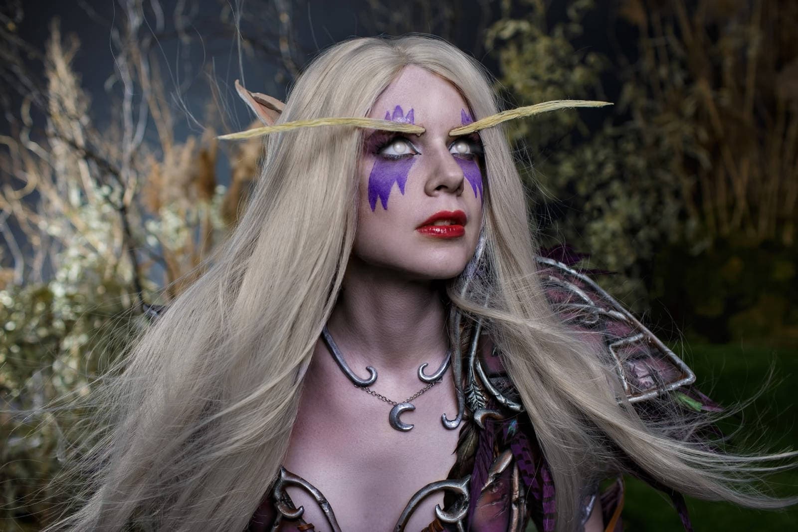 “Eluna Adore”: Cosplayer Poses as a Night Elf from World of Warcraft “Eluna Adore”: Cosplayer Poses as a Night Elf from World of Warcraft