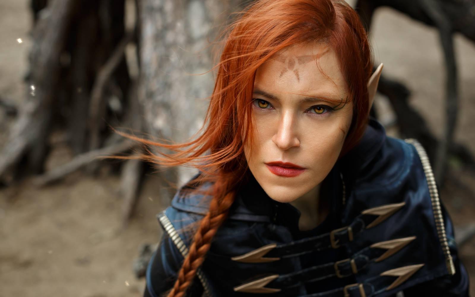 Cosplayer Transforms into an Altmer from The Elder Scrolls V: Skyrim
