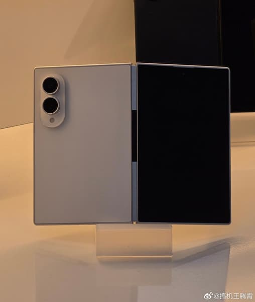 Раскрыт облик и характеристики будущего флагмана Samsung Galaxy Z Fold 8: первое фото «вживую» Раскрыт облик и характеристики будущего флагмана Samsung Galaxy Z Fold 8: первое фото «вживую»