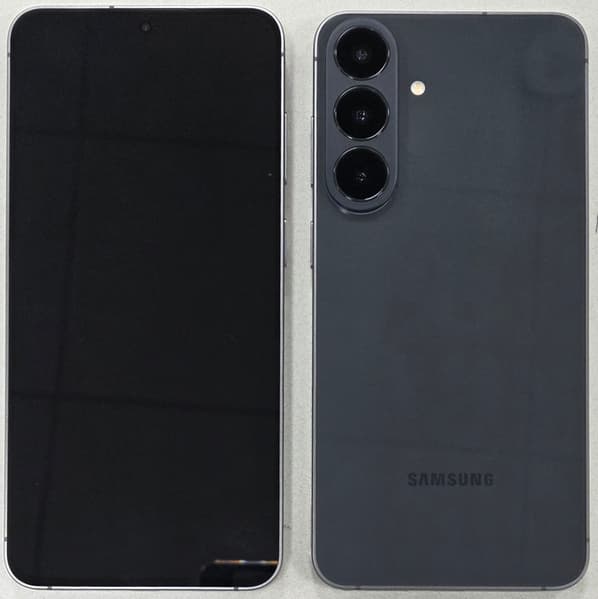 Samsung Galaxy S26 FE засветился на реальных фотографиях Samsung Galaxy S26 FE засветился на реальных фотографиях