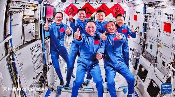 Экипаж «Шэньчжоу-23» перешел на борт обновленной станции «Тяньгун» с улучшенными системами управления и стыковки Экипаж «Шэньчжоу-23» перешел на борт обновленной станции «Тяньгун» с улучшенными системами управления и стыковки
