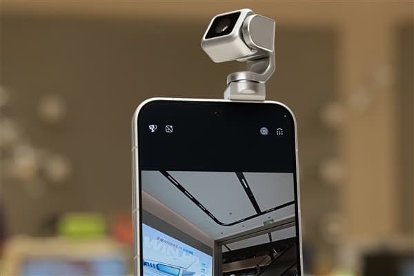 Honor Robot Phone: дебютный смартфон с новым брендингом и уникальной камерой Honor Robot Phone: дебютный смартфон с новым брендингом и уникальной камерой