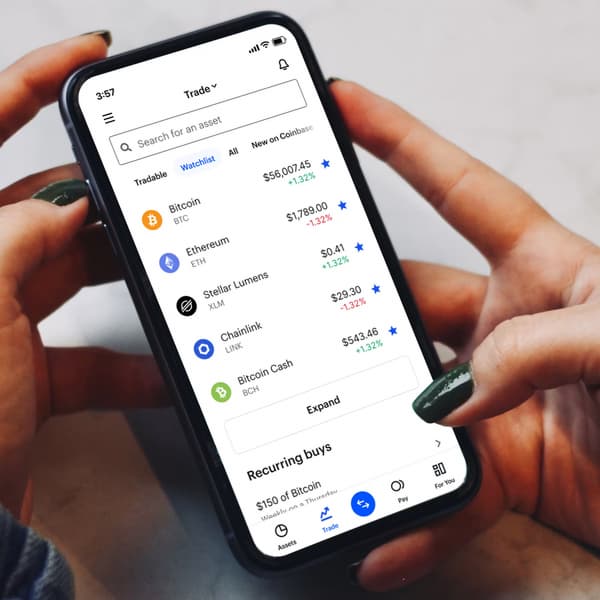 Coinbase уволит 700 человек в рамках трансформации в AI-native компанию