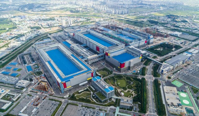 Samsung запускает серийный выпуск памяти 1D DRAM Samsung запускает серийный выпуск памяти 1D DRAM