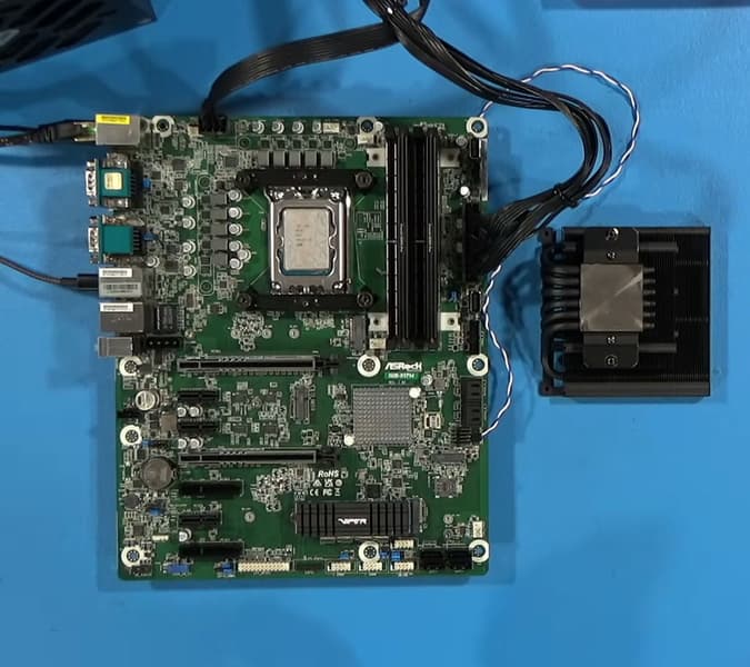 Встраиваемый 12-ядерный Intel Core 9 273PQE превзошел Core i9-14900K в игровых тестах