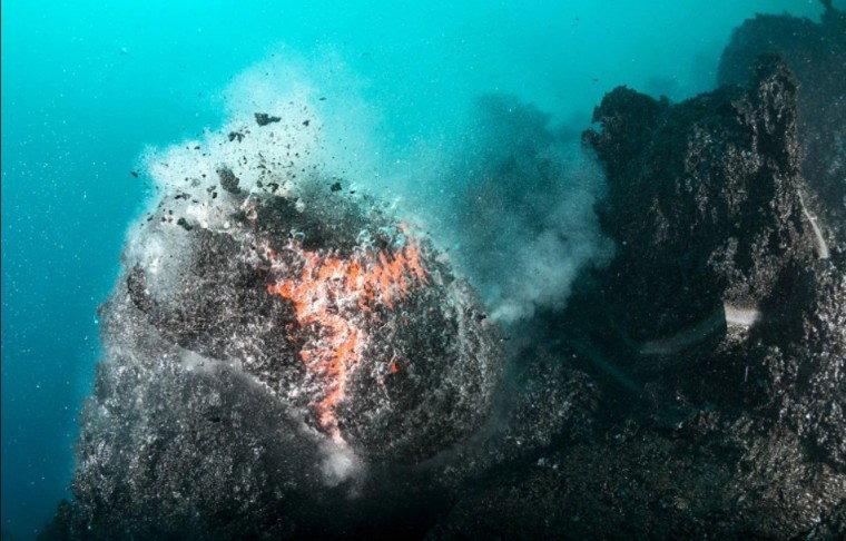 Учёным впервые удалось зафиксировать процесс разлома океанической коры и её заполнения магмой