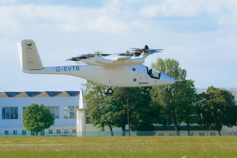 Аэротакси от Vertical Aerospace впервые поднялось в воздух с пилотом на борту Аэротакси от Vertical Aerospace впервые поднялось в воздух с пилотом на борту