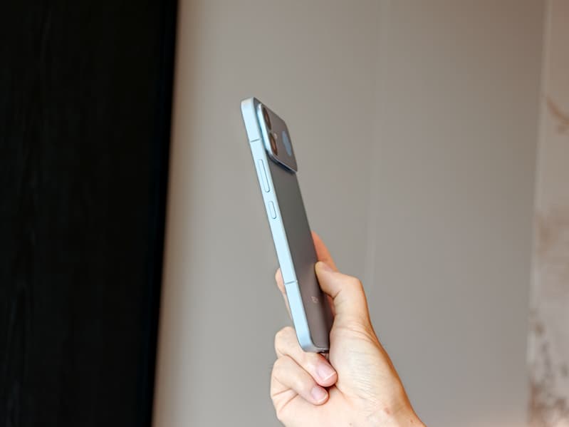 Redmi K90 Max: аккумулятор 8550 мАч, зарядка 100 Вт, защита IP69, экран 165 Гц и уникальное охлаждение — первые фото и впечатления