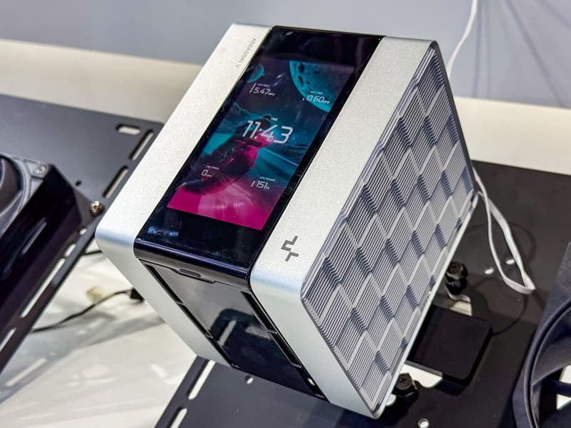 DeepCool представила на Computex 2024 кулеры с испарительной камерой, СЖО с 6,67-дюймовым AMOLED-экраном и корпуса-«аквариумы» DeepCool представила на Computex 2024 кулеры с испарительной камерой, СЖО с 6,67-дюймовым AMOLED-экраном и корпуса-«аквариумы»