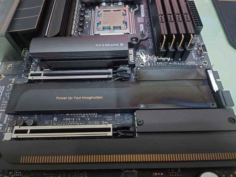 Видеокарта Asus ROG Astral RTX 5090 едва не расплавила материнскую плату из-за перегрева Видеокарта Asus ROG Astral RTX 5090 едва не расплавила материнскую плату из-за перегрева