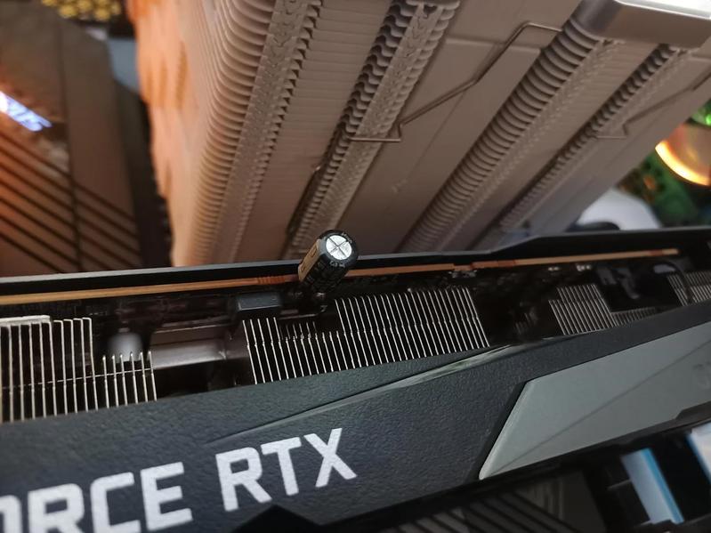 GeForce RTX 3070 удалось починить с помощью конденсатора от старого радио: карта стала работать лучше прежнего GeForce RTX 3070 удалось починить с помощью конденсатора от старого радио: карта стала работать лучше прежнего