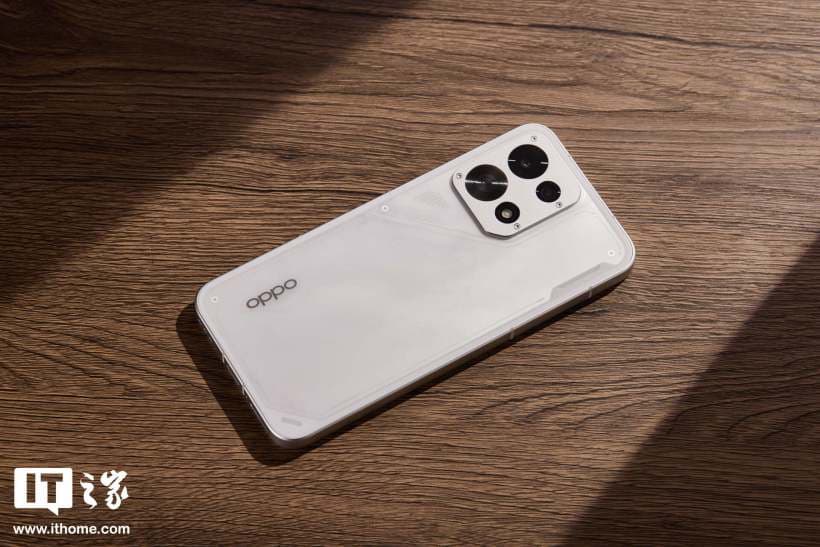 Раскрыты комплект и дизайн Oppo K15: батарея 8000 мА•ч, защита IP69 и RGB-подсветка