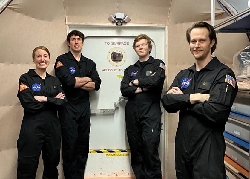 Участники марсианского эксперимента NASA завершили 200-дневную изоляцию