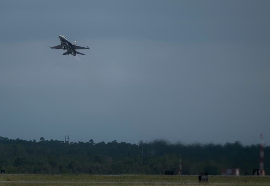 DARPA успешно испытала ИИ-пилота на серийном истребителе F-16 DARPA успешно испытала ИИ-пилота на серийном истребителе F-16