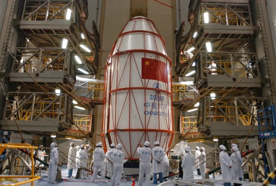 Китайский спутник ChinaSat 10 продолжает работу на орбите спустя 15 лет вопреки прогнозам о сходе с орбиты Китайский спутник ChinaSat 10 продолжает работу на орбите спустя 15 лет вопреки прогнозам о сходе с орбиты