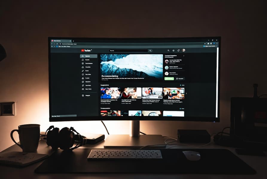 YouTube внедряет ИИ: поиск превращается в интерактивный диалог