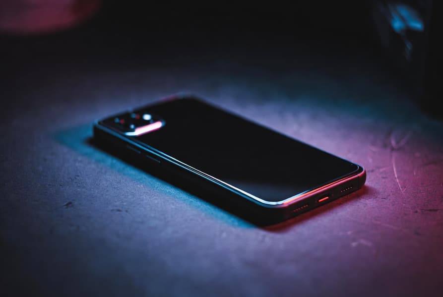 Huawei представила инновационный аккумулятор на 10 000 мА·ч с изменённой структурой и новыми материалами Huawei представила инновационный аккумулятор на 10 000 мА·ч с изменённой структурой и новыми материалами