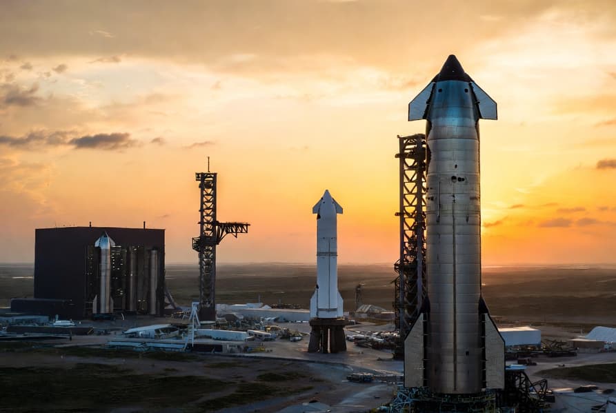 Илон Маск: в 2026 году SpaceX построит 10 кораблей Starship, если стартовая площадка выдержит нагрузки Илон Маск: в 2026 году SpaceX построит 10 кораблей Starship, если стартовая площадка выдержит нагрузки