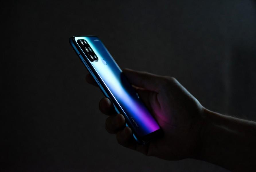 Redmi K100 оснастят экраном 185 Гц, перископом и звуком Bose с тремя динамиками