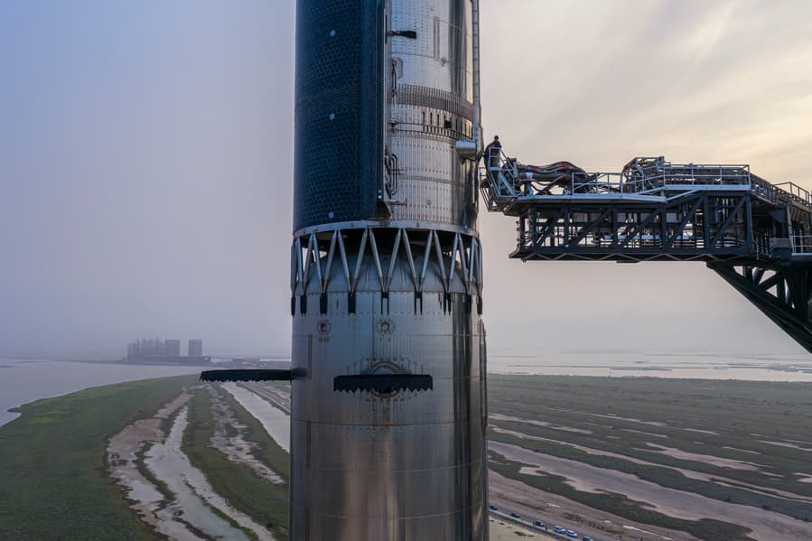 Starship готов к полету: новейшую ракету успешно состыковали с ускорителем Super Heavy Starship готов к полету: новейшую ракету успешно состыковали с ускорителем Super Heavy