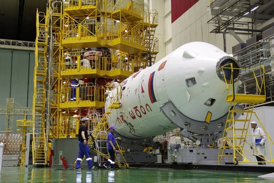 Детские рисунки украсят новейший пилотируемый корабль «Союз» Детские рисунки украсят новейший пилотируемый корабль «Союз»