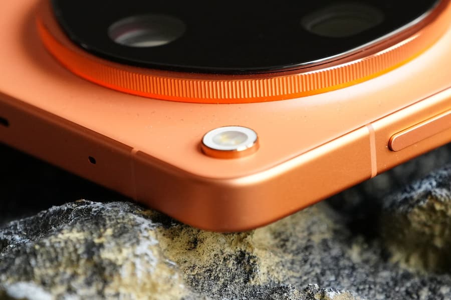 Oppo Find X9 Ultra: самый четкий экран среди всех смартфонов — первые кадры от Ice Universe Oppo Find X9 Ultra: самый четкий экран среди всех смартфонов — первые кадры от Ice Universe