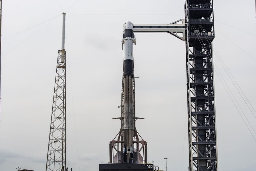 SpaceX отложила на сутки запуск грузового корабля Cargo Dragon к МКС SpaceX отложила на сутки запуск грузового корабля Cargo Dragon к МКС
