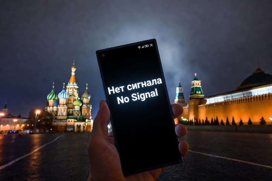 Минцифры: 9 мая в России полностью отключат мобильный интернет и SMS