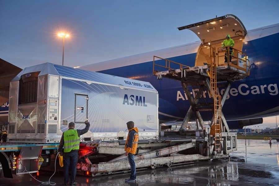 ASML отслеживает всё проданное оборудование: чиповые гиганты либо работают, либо возвращаются на завод ASML отслеживает всё проданное оборудование: чиповые гиганты либо работают, либо возвращаются на завод
