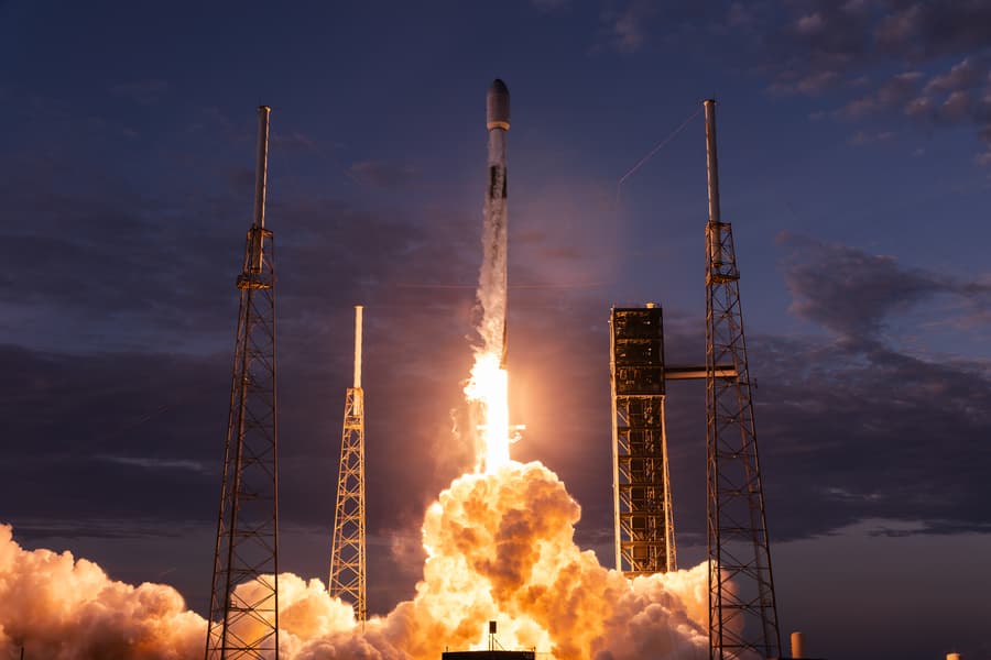 Falcon 9 успешно выполнила двойную миссию: орбитальный запуск и возвращение двух многоразовых капсул Falcon 9 успешно выполнила двойную миссию: орбитальный запуск и возвращение двух многоразовых капсул