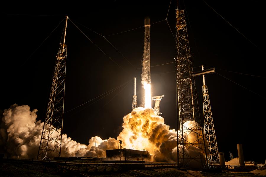 SpaceX вывела на орбиту спутники-гиганты с антеннами по 220 кв. м для прямой связи со смартфонами SpaceX вывела на орбиту спутники-гиганты с антеннами по 220 кв. м для прямой связи со смартфонами