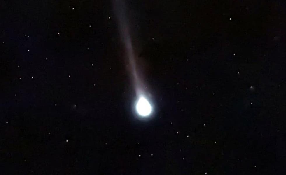 Редкая комета C/2025 R3 летит к Солнцу: её можно будет увидеть без телескопа Редкая комета C/2025 R3 летит к Солнцу: её можно будет увидеть без телескопа