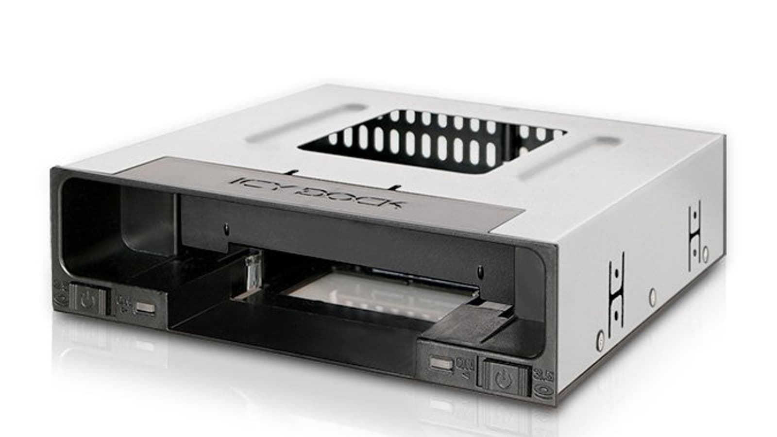 В док Icy Dock flexiDOCK MB795SP-B можно подключить сразу два накопителя
