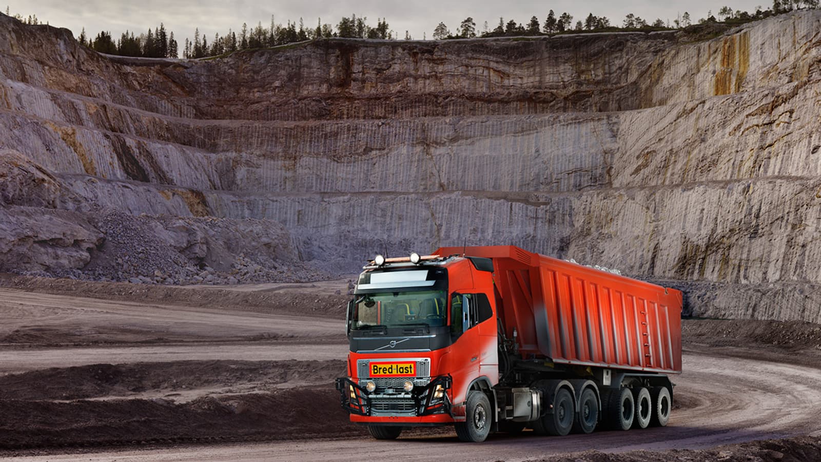 Самоуправляемые грузовики Volvo Trucks будут перевозить известняк в Норвегии