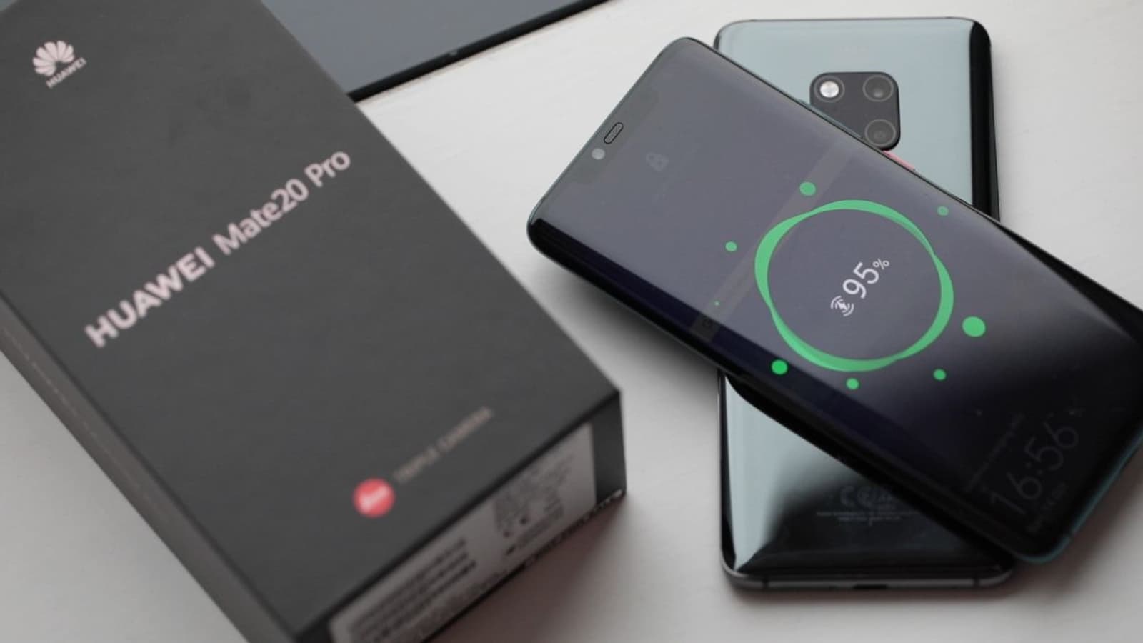 Беспроводная зарядная станция из смартфона Huawei Mate 20 Pro вышла очень медленная