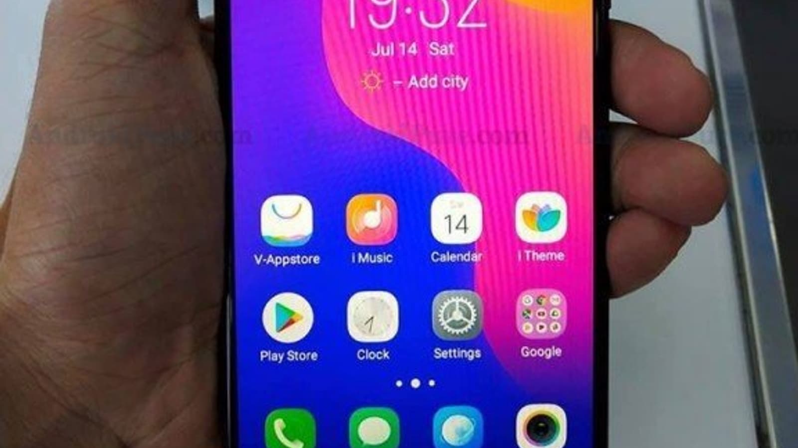 Новинка Vivo засветилась на живых фото