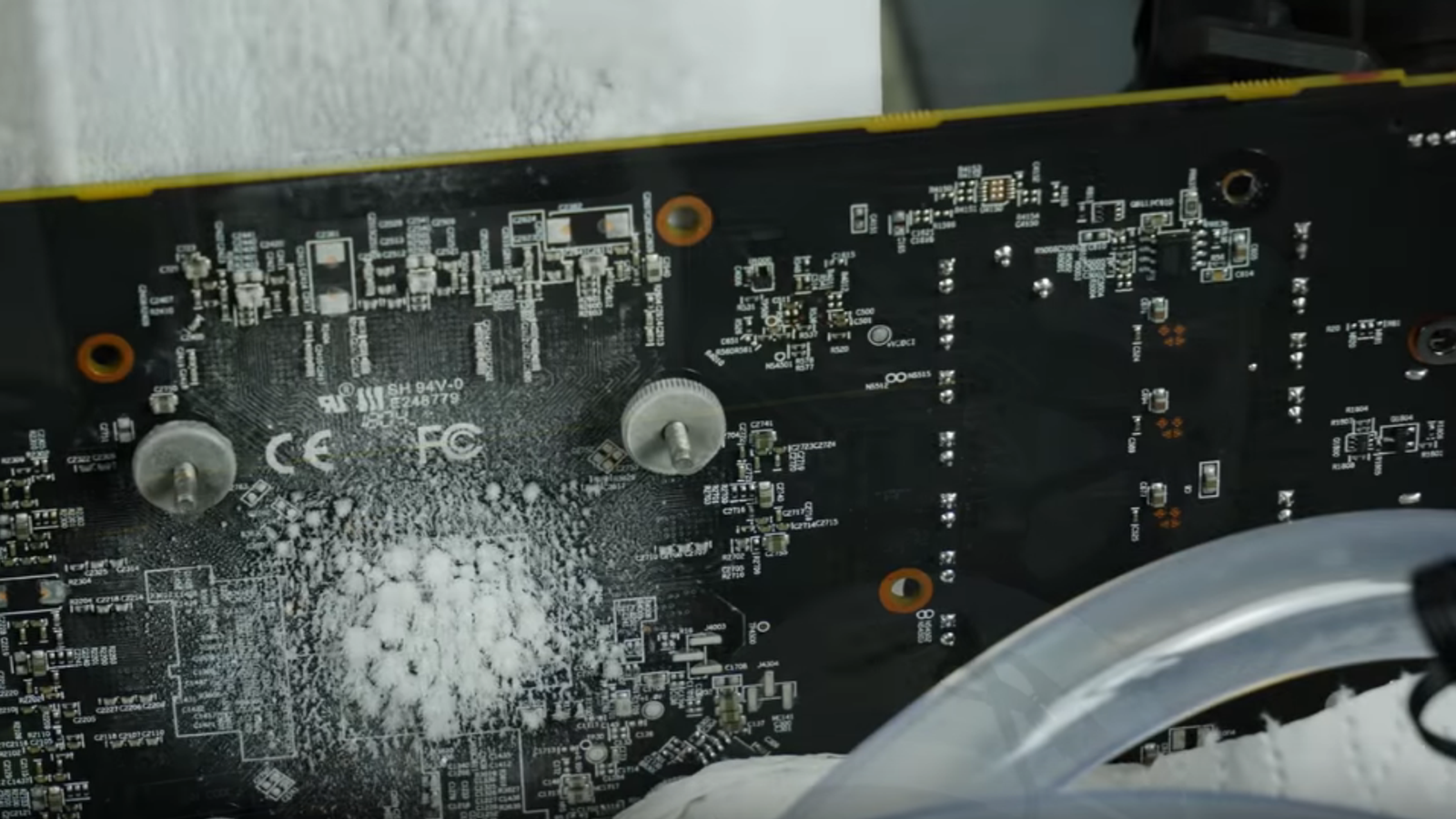 Видеокарту AMD Radeon RX 590 удалось заставить работать на рекордной частоте GPU