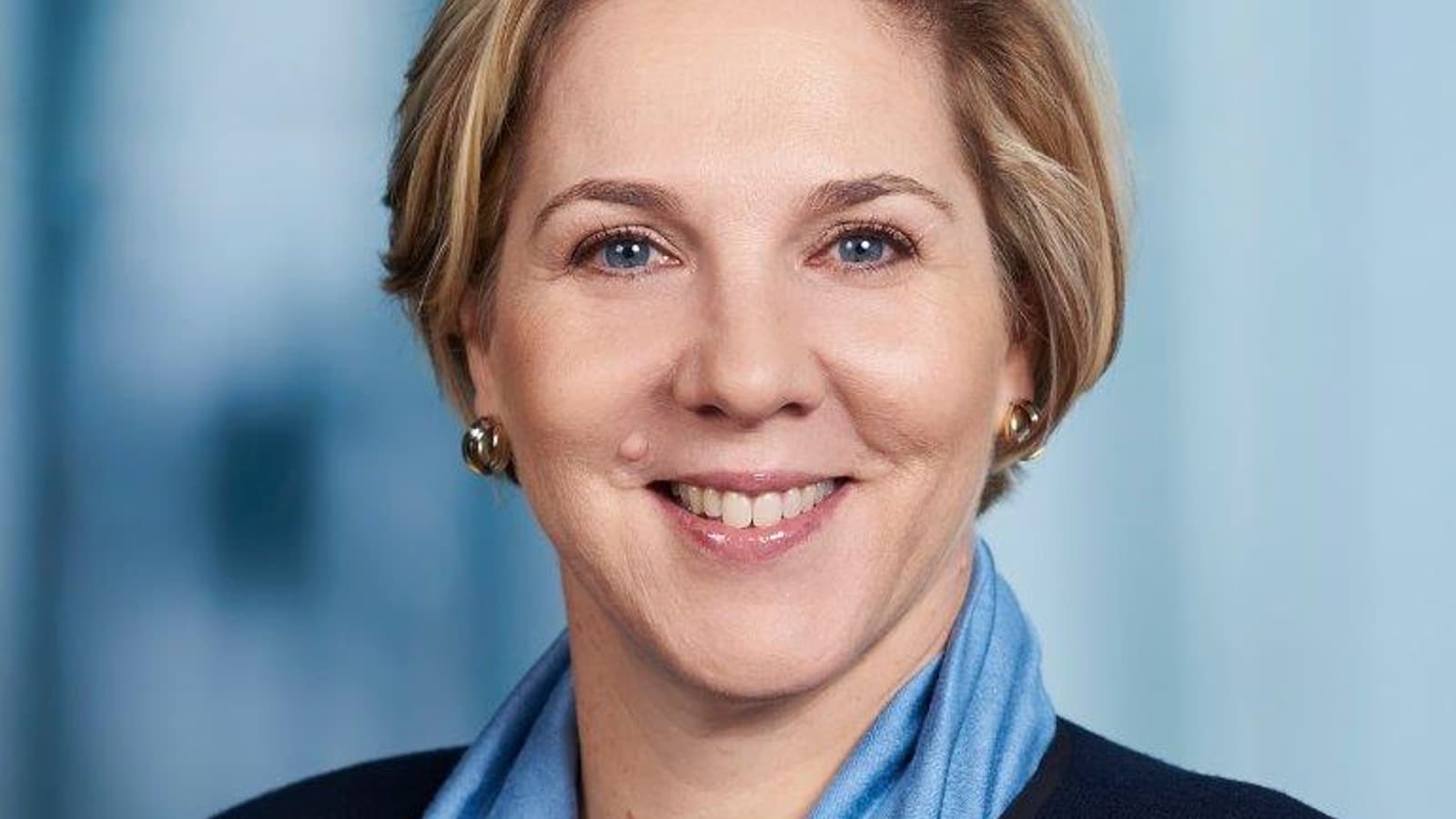 Кресло Илона Маска в совете директоров Tesla заняла женщина Кресло Илона Маска в совете директоров Tesla заняла женщина