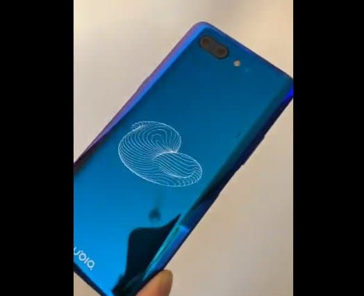 Градиент 2.0: смартфон ZTE Nubia X удивляет