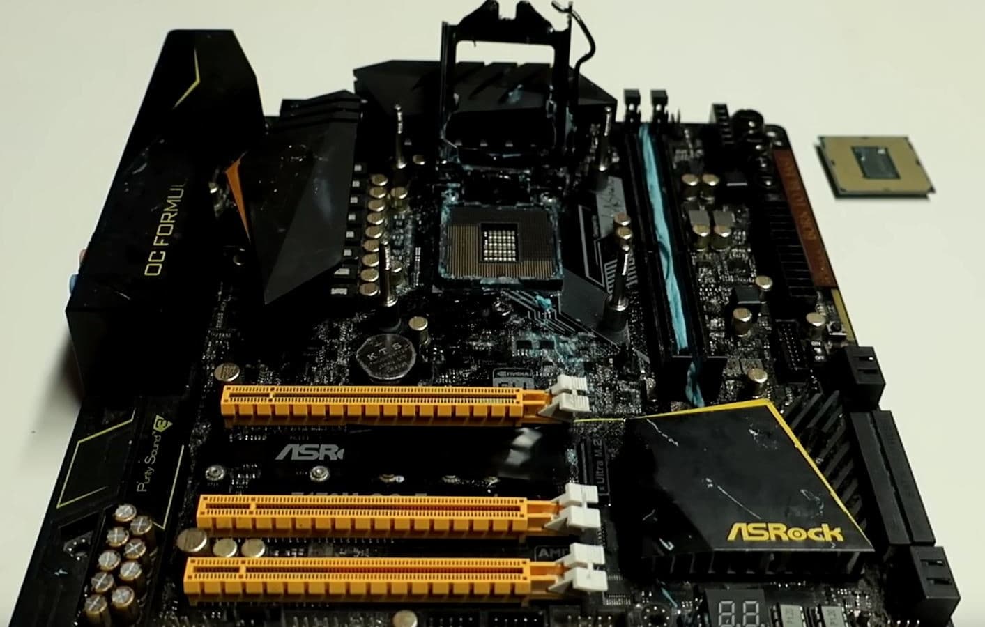 Процессор Intel Core i9-9900K удалось разогнать до 5,50 ГГц в плате на чипсете Z170